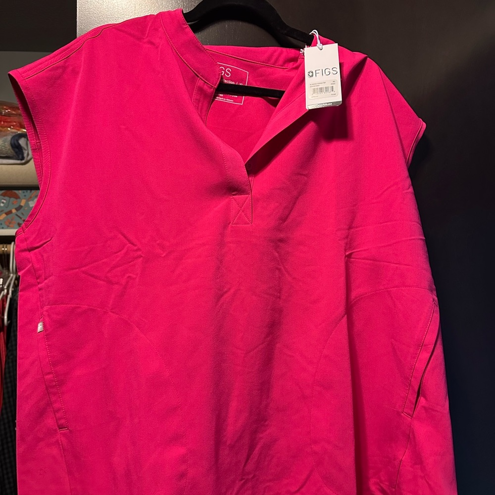 BNWT FIGS Rafaela scrub top. XL bright pink